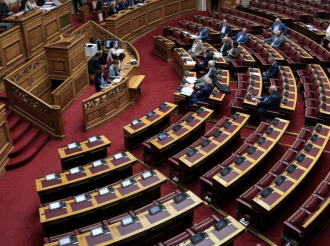 Πέρασε από τη Βουλή η τροπολογία για την αναβολή των επιμελητηριακών εκλογών