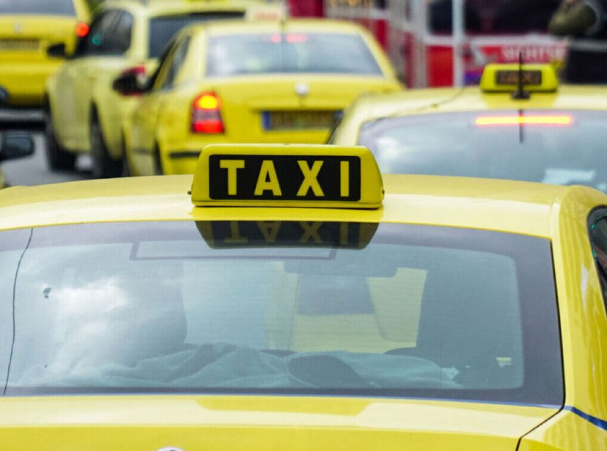 POS: Η εφορία θα λύνει τα προβλήματα με όσους δεν δέχονται κάρτες πληρωμών στα ταξί