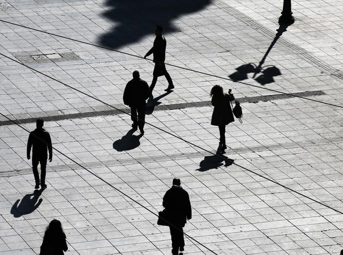 Οικονομικά ανασφαλείς σχεδόν οι μισοί Έλληνες – Ποιες ηλικίες βάζουν χρήματα στην άκρη