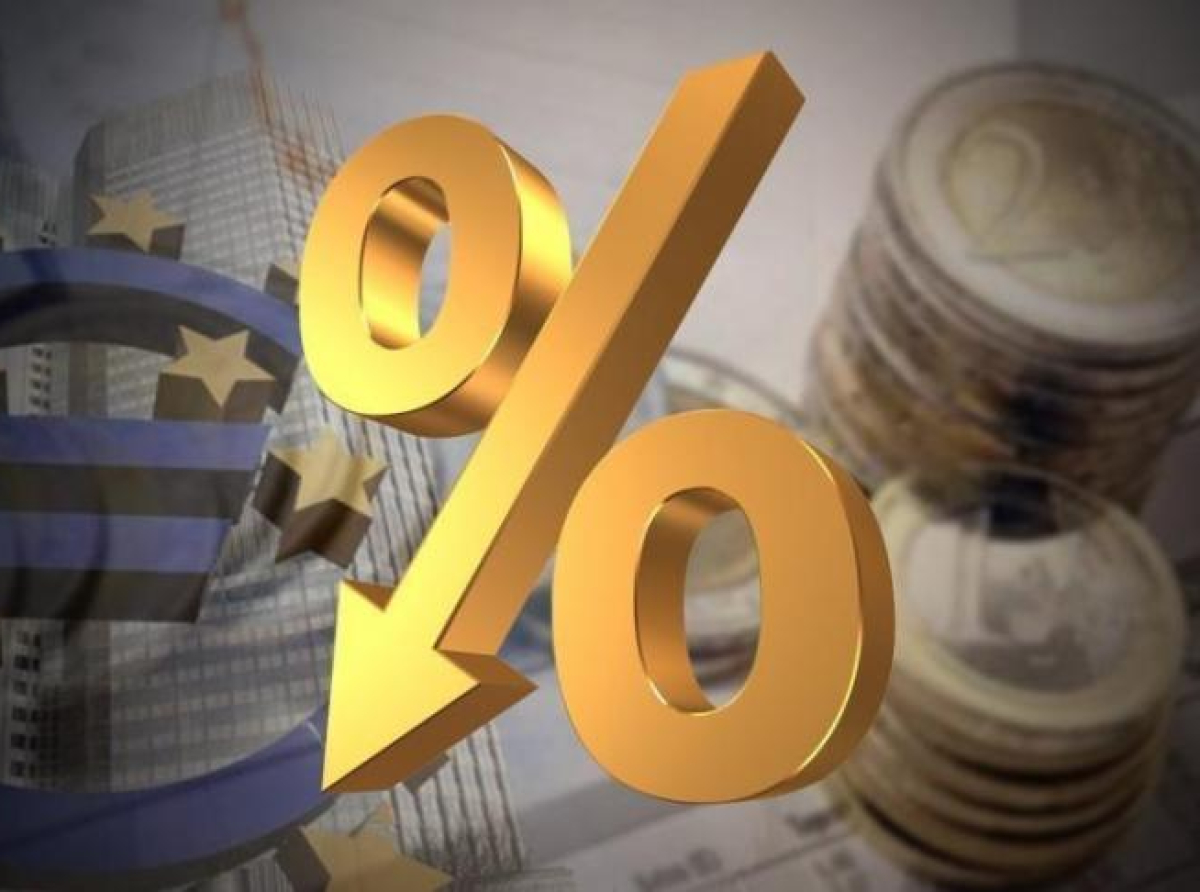 Τι σημαίνει η νέα μείωση των επιτοκίων της ΕΚΤ για τα δάνεια στην Ελλάδα – Ποιοι θα πάρουν «ανάσα»