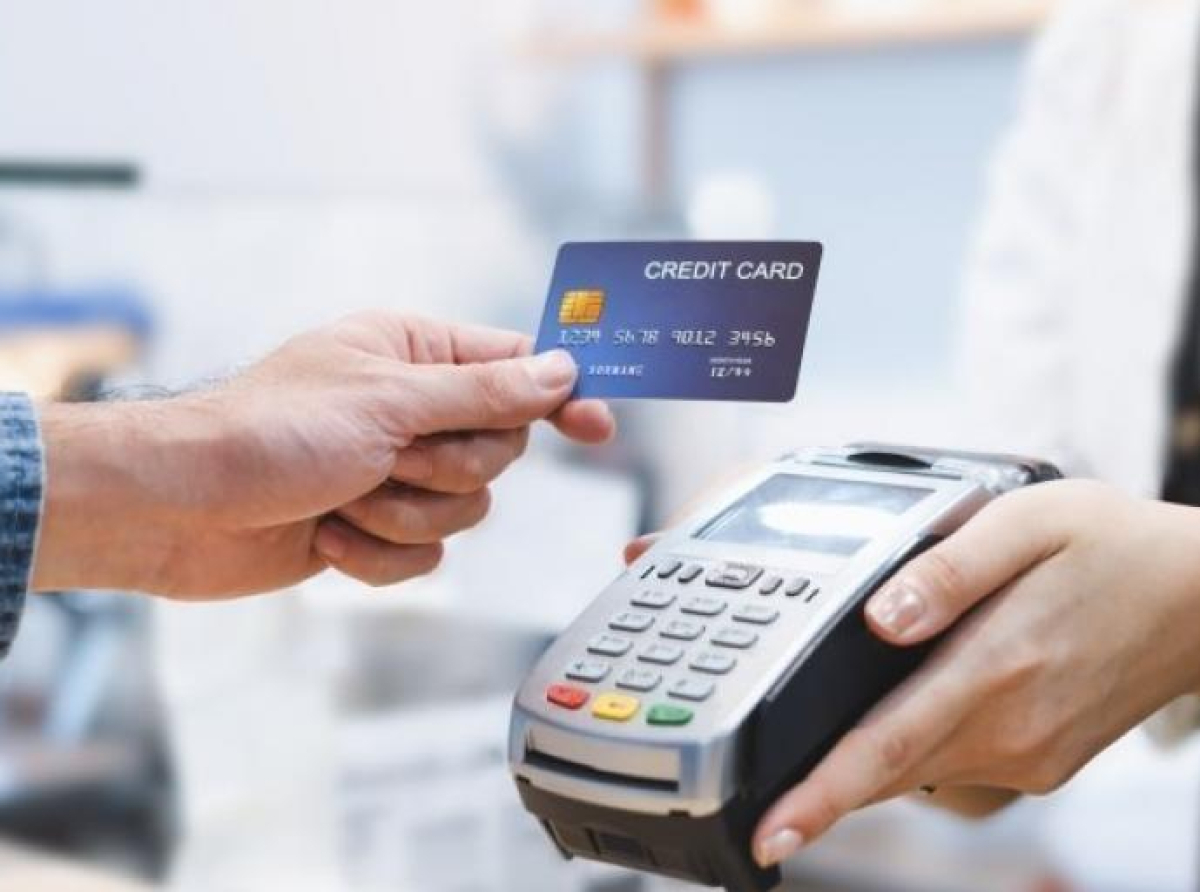 Προς έκπτωση φόρου για e-δαπάνες έως και 4.400 ευρώ