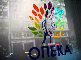 Δύο «νέα ειδικά» βοηθήματα ύψους 700 ευρώ και 1.000 ευρώ από τον ΟΠΕΚΑ σε 3.750 πολίτες: Ποιοι θα τα λάβουν και πότε