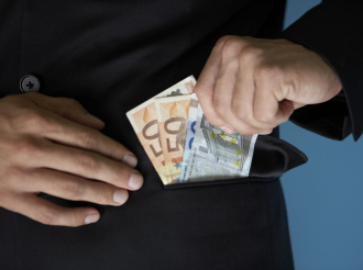 Στα 50 δισ. ευρώ το μαύρο χρήμα που κυκλοφορεί στην Ελλάδα