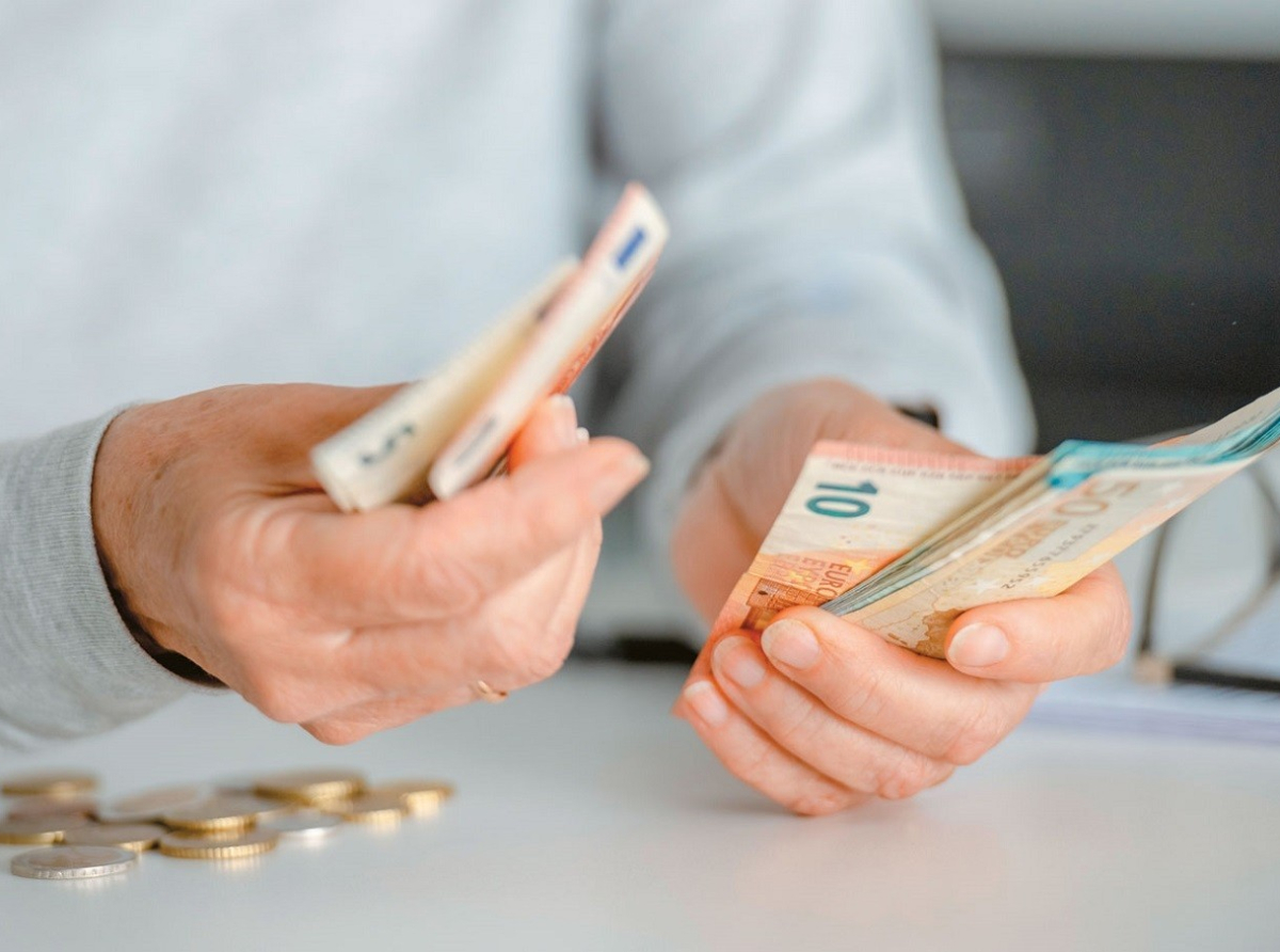 Ρύθμιση για σύνταξη με οφειλές προς τον ΕΦΚΑ: Ανατροπή με το όριο άνω των 30.000 ευρώ