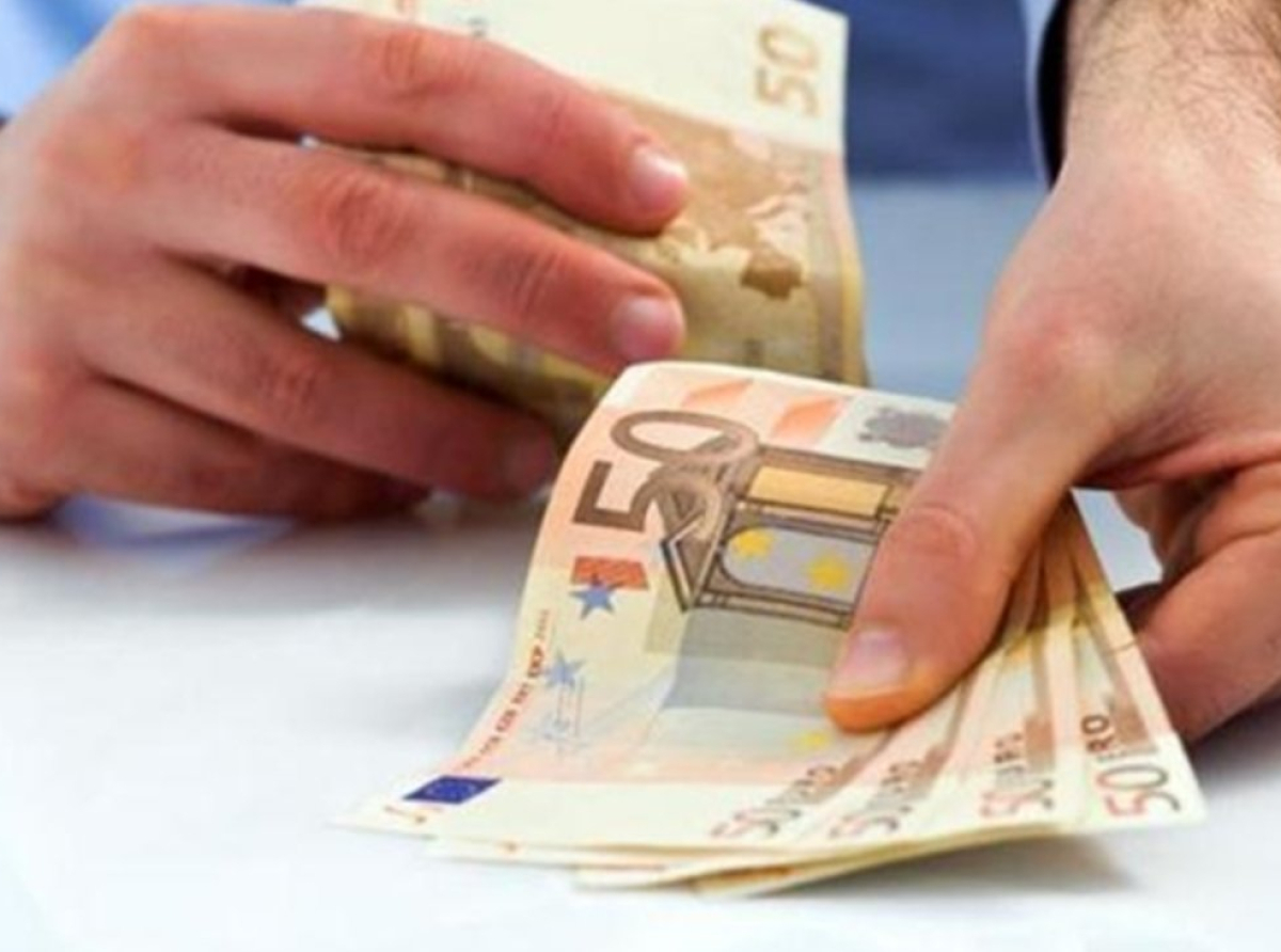 Ανάσα για 2,5 εκατ. πολίτες: Ποιοι λαμβάνουν σήμερα τα 250 ευρώ – πότε θα πιστωθεί η επιστροφή ενοικίου