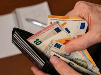 Αλλαγές στις φορολογικές κλίμακες: Εβδομάδα πληρωμών στον ιδιωτικό τομέα – Τι αυξήσεις θα δουν οι εργαζόμενοι (παραδείγματα)