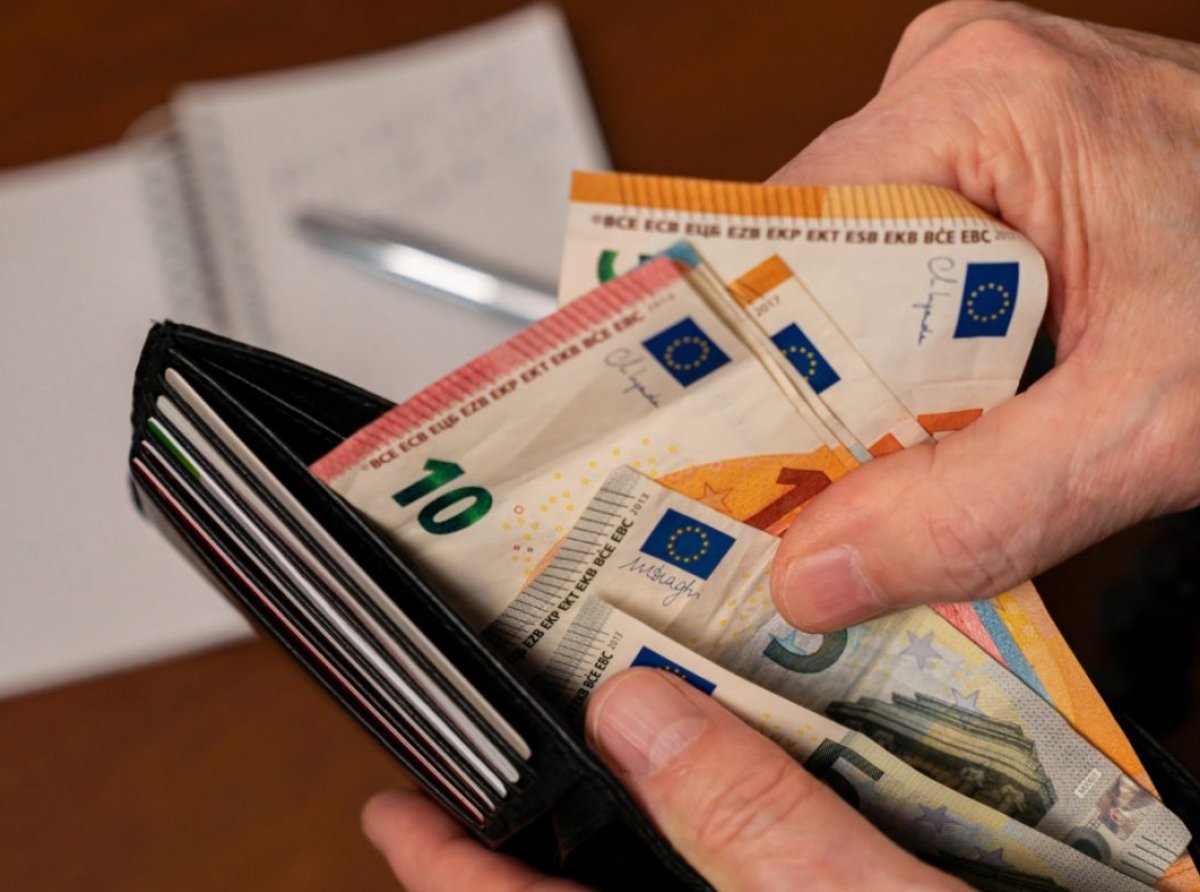 Εισοδήματα: Τι ισχύει για την κλίμακα φορολόγησης για τα φυσικά πρόσωπα – Οι διευκρινίσεις από το υπουργείο Εθνικής Οικονομίας και Οικονομικών