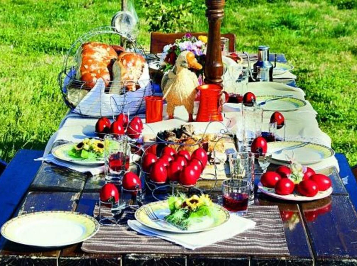 Πασχαλινό τραπέζι 2026: Πόσο θα μας κοστίσει φέτος (πίνακες) 