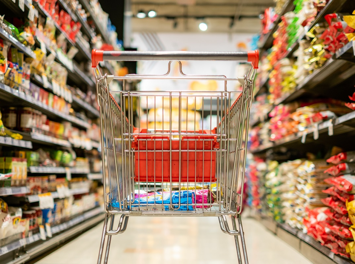 Σούπερ μάρκετ: Υποχρεωτική η σήμανση στα ράφια σε προϊόντα που μειώνεται η ποσότητα χωρίς να μειώνεται η τιμή