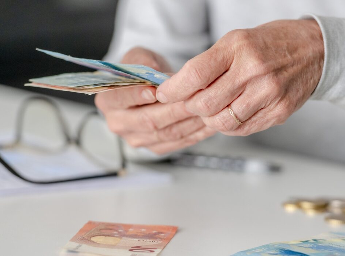 Παγίδα συντάξεων για 1 εκατ. επαγγελματίες – Μαζική επιλογή φθηνών εισφορών