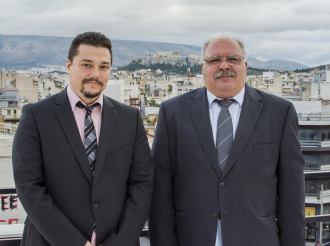 Η μπάλα στην σέντρα....