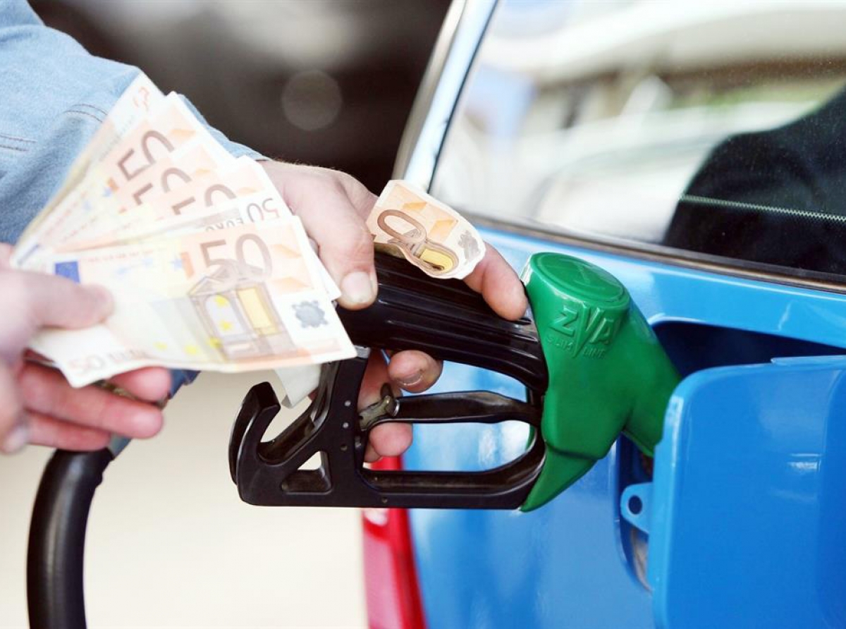 Fuel pass: Διευρύνονται τα εισοδηματικά όρια και το ποσό ενίσχυσης για τους θερινούς μήνες